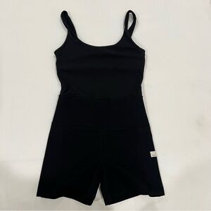 Vuori Black Shortsuit